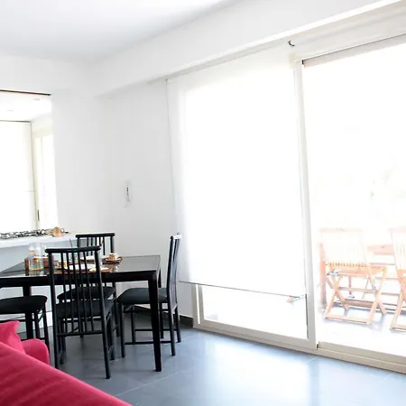 The Seaside Apartment *